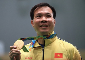 Tuoi tho khon kho va nhung giot nuoc mat cua Hoang Xuan Vinh hinh anh
