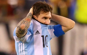 Messi duoc giam mot nua an phat neu den Thuy Sy hinh anh