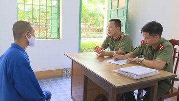 6 thanh nien dua nguoi Trung Quoc nhap canh qua bien gioi trai phep hinh anh