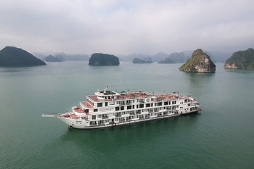 Cach ly du thuyen Ambassador va 122 khach tren vinh Ha Long hinh anh