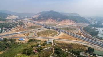 Can canh nut giao hon 400 ty tai cua ngo Ha Long hinh anh