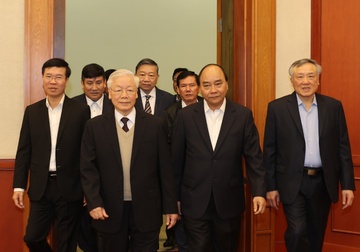 Gap mat cac nguyen Uy vien Bo chinh tri, Ban Bi thu, Uy vien T.U Dang hinh anh