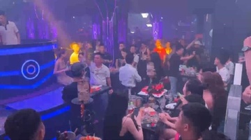 Hon 60 nguoi duong tinh voi ma tuy trong quan bar o Hai Phong hinh anh