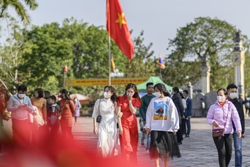 Quang Ninh don gan 700.000 luot khach dip Tet Nguyen dan hinh anh