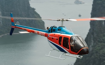 Nhieu manh vo may bay Bell 505 roi tren bien hinh anh