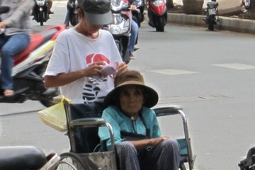 Boc tran thu doan hanh xac nguoi gia ban ve so hinh anh