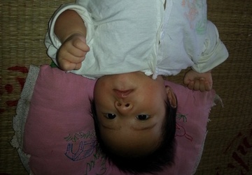 Co be 67 ngay tuoi biet noi o Ha Nam hinh anh