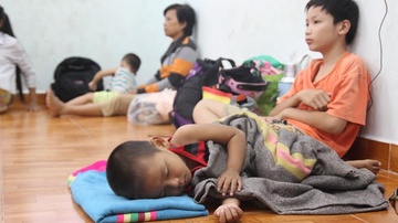 So tan hoc sinh, sinh vien o tro vao giang duong tranh bao hinh anh