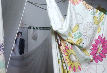 Dem tan hon trong can phong 10 m2 cua co dau pho co hinh anh