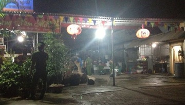 Trum xa hoi den cuoi sieu xe, khoac ao giam doc hinh anh