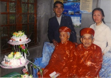 Them cap vo chong cao tuoi nhat Viet Nam hinh anh