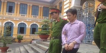 Co gai bi ga cuong tinh tat axit truoc ngay cuoi hinh anh