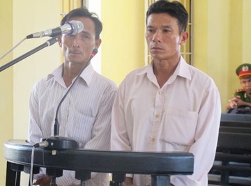 Tuyen an hai nguoi than cua hoc sinh bi cong an xa danh chet hinh anh