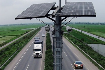 Ghi hinh, 'phat nguoi' vi pham tren duong cao toc hinh anh