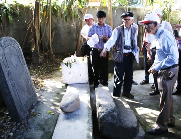 Lang mo vua Quang Trung: Nhung phat hien o chua Thien Lam hinh anh