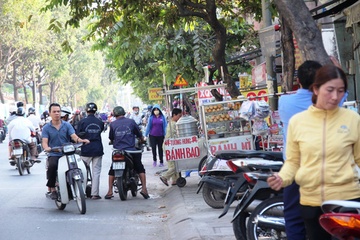 Duong mau nhech nhac, xe du kho tri hinh anh