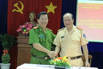 Nhieu bien tuong tu 'logo xe vua' bao ke truc loi xe tai hinh anh