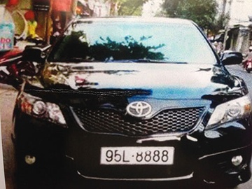 Truong phong CSGT Hau Giang cap bien tu quy cho xe cau ruot hinh anh