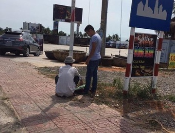 Nhom di xe Lexus gan bang 'Cong an dang ban toc do' hinh anh