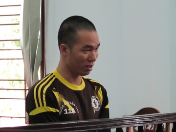 Lai di tu vi dua ban 12 tuoi vao... nha nghi hinh anh