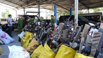 Quang Nam van dong nguoi dan giao nop 1.465 khau sung hinh anh
