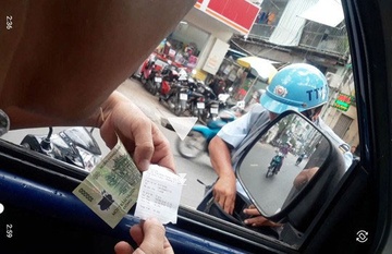 Thu phi dau oto o TP.HCM: Giat minh con so that thoat hinh anh