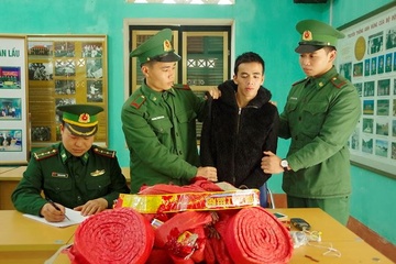 Loi suoi vuot bien van chuyen phao no vao Viet Nam hinh anh