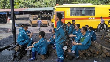 2 nguoi tu vong, 3 nguoi bi thuong trong vu no lo than hinh anh