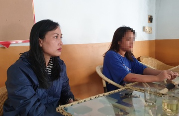 Nu sinh doi chet sau khi bi ban danh hoi dong, quay clip hinh anh
