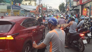 'Lo cot' bua vay, nhieu tuyen duong TP.HCM un tac nghiem trong hinh anh