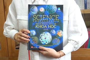 Nhung cuon bach khoa thu bo ich cho tre mua dich hinh anh
