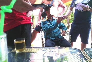 Tham nhap duong day lam gia the nha bao, cong an hinh anh