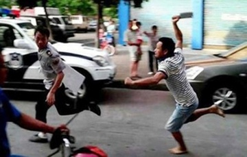 Chem nguoi sau cau noi: 'May nhin gi tao ma nhin ghe the?' hinh anh