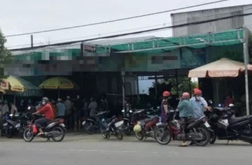Nam thanh nien tu vong tren vong cua quan ca phe hinh anh