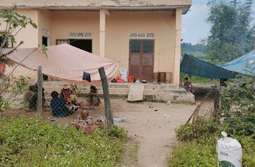 Dieu tra vu 2 cha con tu vong trong tu the treo co hinh anh