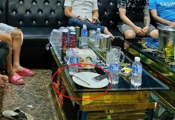 26 nguoi phe ma tuy trong 4 phong karaoke hinh anh