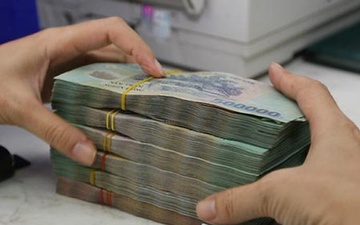 Chieu lua gan 2 ty dong va 13.000 USD hinh anh