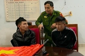 Phong xe lang lach, dung sung phao doa luc luong 911 hinh anh