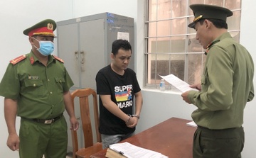 Mua sung roi cho ban nhau muon gay an hinh anh