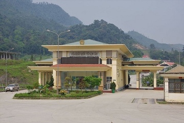 Vu bo qua loi 5.000 luot xe cho quang: Khoi to them 4 can bo hai quan hinh anh