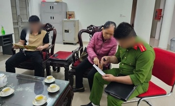 Gia danh can bo cong an, thanh tra de ep cu ba chuyen 1,1 ty dong hinh anh