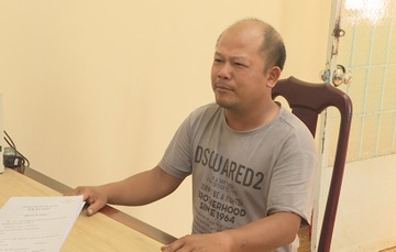 Tam giu nguoi dan ong say ruou, tan cong can bo CSGT hinh anh