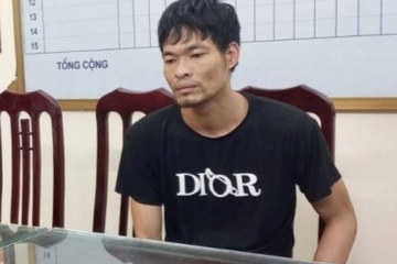 Bat giu tai xe cho ma tuy vuot den do, gay tai nan roi vut oto bo tron hinh anh