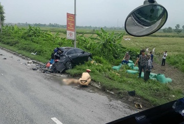 Xe con bi tong vo duoi tren duong 494, mot CSGT tu vong hinh anh