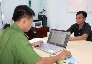 Trom xe may roi cam co cho quan nhau hinh anh