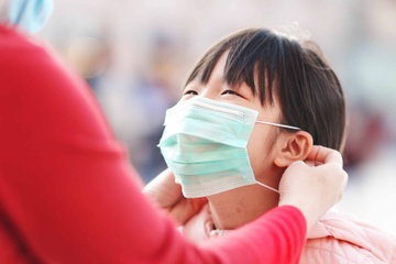 Tay chan mieng gia tang khi giao mua, lam gi de phong benh cho tre? hinh anh
