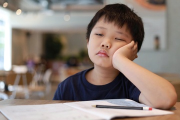 Nhung dau hieu am tham canh bao co the tre thieu vi chat hinh anh