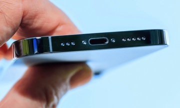 Nhuoc diem lon cua USB-C tren dong iPhone 15 hinh anh