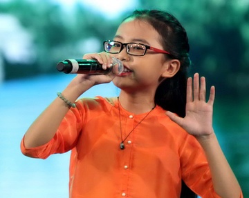 Phuong My Chi dang so hai truoc suc ep ngay cang khung khiep hinh anh