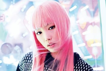Fernanda Ly: Nang toc hong khuay dao lang thoi trang hinh anh
